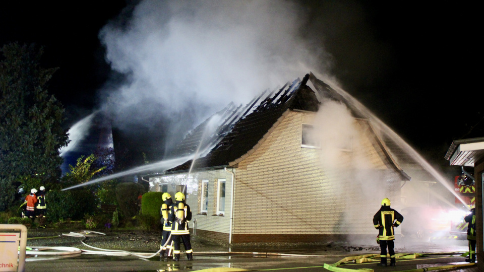 Dachstuhlbrand in Eggebek: Wohnhaus wird Raub der Flammen