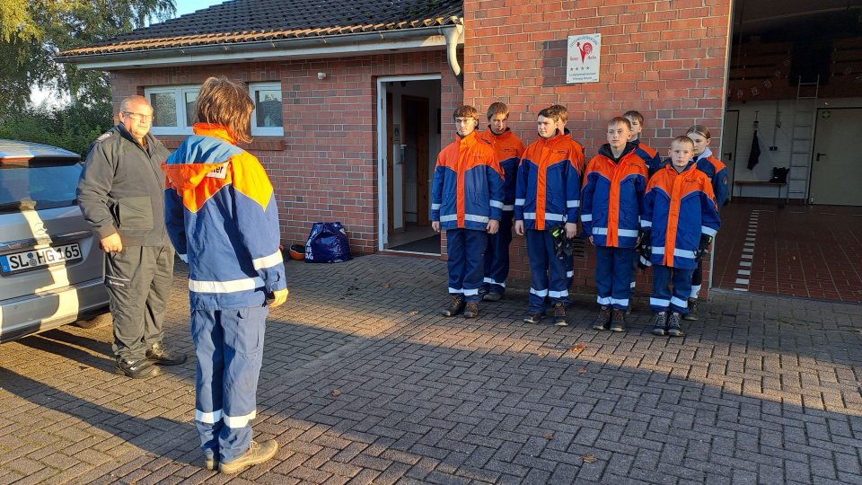 Jugendfeuerwehr Hollingstedt sammelt
