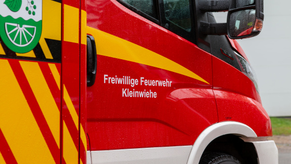 Mit 1.000 Litern Löschwasser in die Zukunft: Feuerwehr Kleinwiehe erhält neues Einsatzfahrzeug