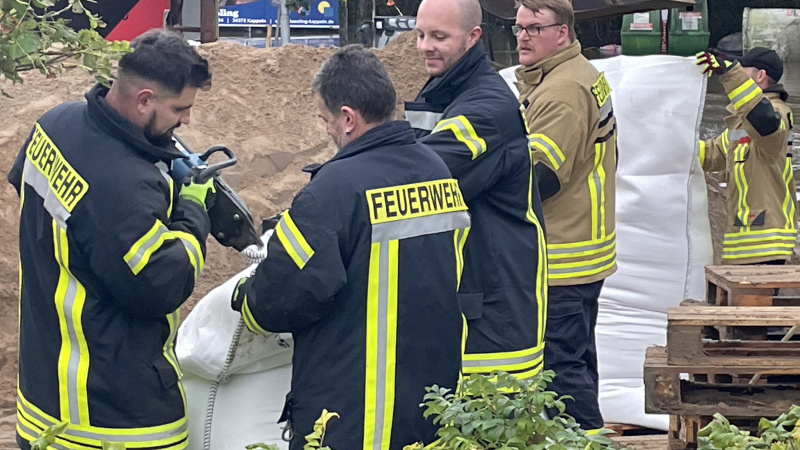 Deichbruch in Arnis - Sturmflut fordert knapp 300 Einsatzkräfte