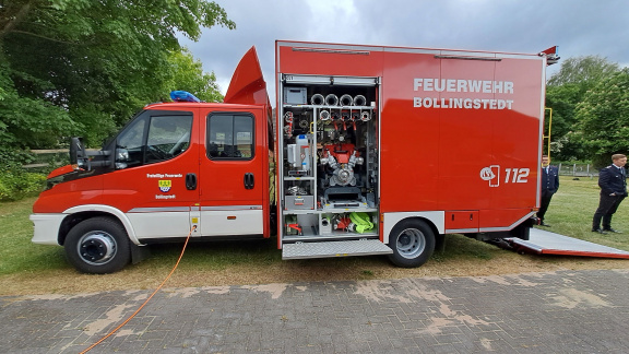 FFW Bollingstedt erhält ein neues Fahrzeug