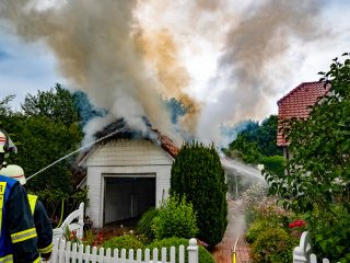 Garagenbrand in Havetoftloit - Feuer aus mehreren Kilometern Entfernung sichtbar